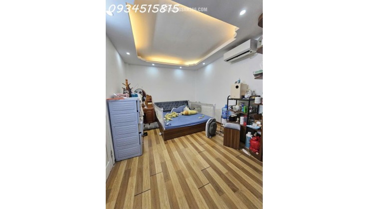 Bán nhà Đê La Thành dân xây, 31m 5 tầng 9,9tir- trung tâm kết nối khu vực Đống Đa