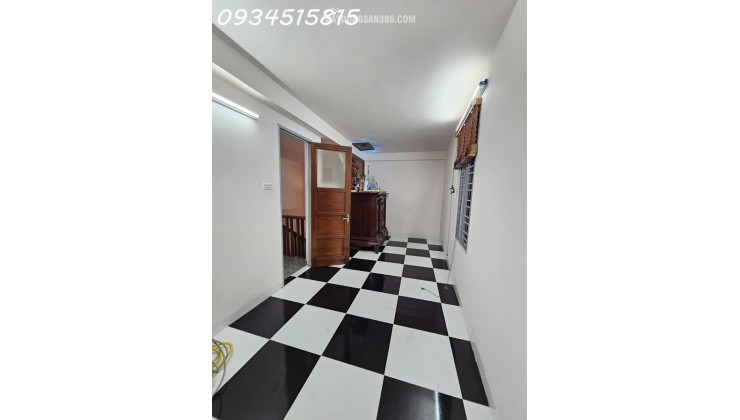 Bán nhà Đê La Thành dân xây, 31m 5 tầng 9,9tir- trung tâm kết nối khu vực Đống Đa