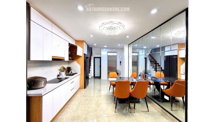 Bán nhà Phố Tôn Đức Thắng, 40m2 Thang Máy Xịn, Nội Thất Long Lanh, Giá: 13.6 Tỷ, Lh: 0396935190.