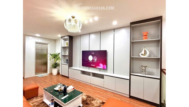 Bán nhà Phố Tôn Đức Thắng, 40m2 Thang Máy Xịn, Nội Thất Long Lanh, Giá: 13.6 Tỷ, Lh: 0396935190.