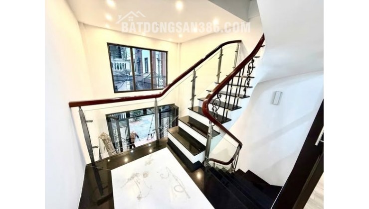 1/11 giảm chào 500tr, chủ cần bán gấp Vị trí đẹp giao thông , giao thương thuận tiện, 3 bước chân ra hồ, công viên.