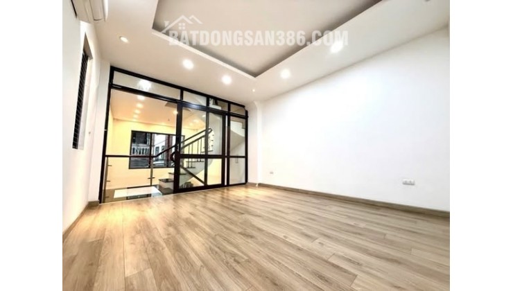 1/11 giảm chào 500tr, chủ cần bán gấp Vị trí đẹp giao thông , giao thương thuận tiện, 3 bước chân ra hồ, công viên.