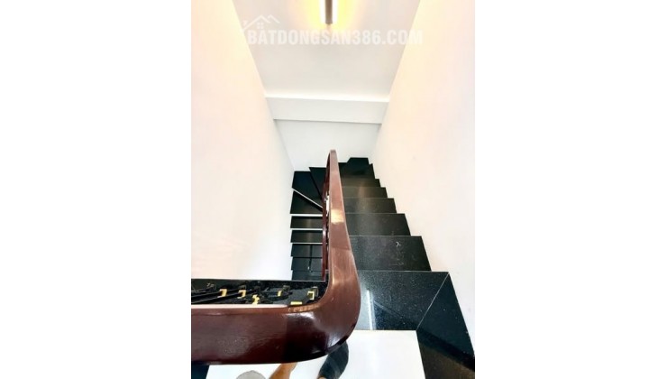 1/11 giảm chào 500tr, chủ cần bán gấp Vị trí đẹp giao thông , giao thương thuận tiện, 3 bước chân ra hồ, công viên.