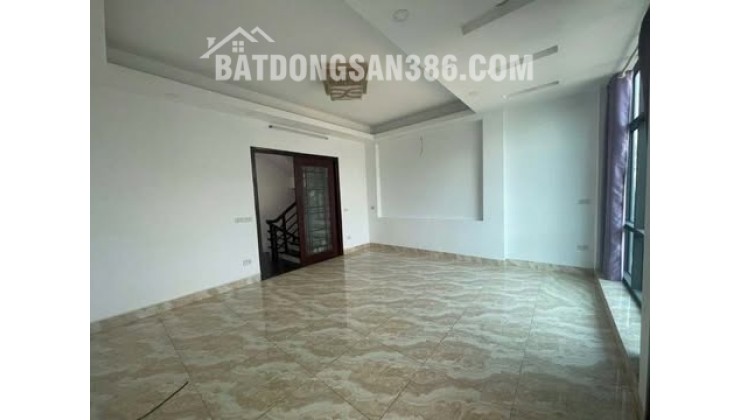 SIÊU PHẨM TRUNG TÂM CẦU GIẤY - PHÂN LÔ Ô TÔ - NGÕ THÔNG, GẦN PHỐ - KHÁCH XEM LÀ CHỐT