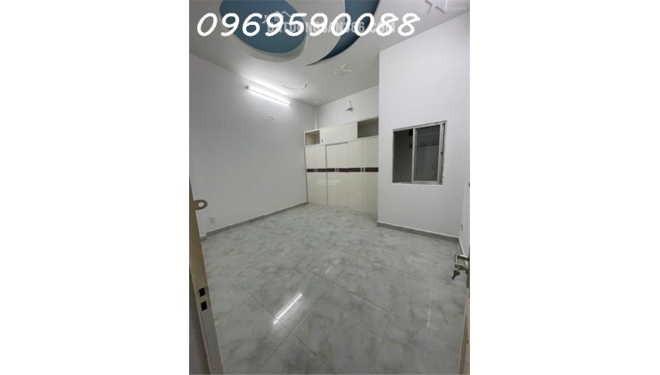 2 tầng: 4x15 nở hậu, 1 sẹt Thoại Ngọc Hầu (hẻm 8m, 2 xe tải tránh, cách sân bay 6km) ôtô ngủ trong