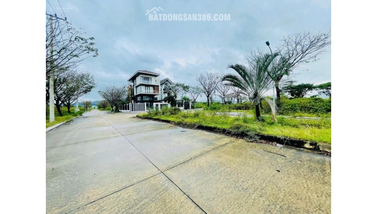 Bán đất thổ cư 250m2 đường Nguyễn Tất Thành, Liên Chiểu, Đà Nẵng. Giá 8 tỷ, sổ đỏ, hướng Đông Nam. LH: 0877661879