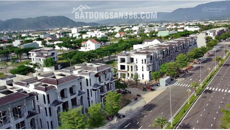 Bán đất thổ cư 250m2 đường Nguyễn Tất Thành, Liên Chiểu, Đà Nẵng. Giá 8 tỷ, sổ đỏ, hướng Đông Nam. LH: 0877661879