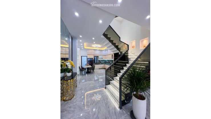 Thanh toán 400 triệu có ngay căn nhà 3 tầng ngay Đinh Đức Thiện