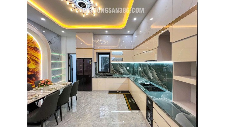 Thanh toán 400 triệu có ngay căn nhà 3 tầng ngay Đinh Đức Thiện