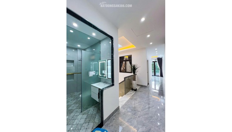 Thanh toán 400 triệu có ngay căn nhà 3 tầng ngay Đinh Đức Thiện