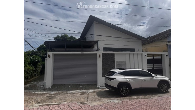 Nhà căn góc phường Tây Nha Trang  cách 23/10 50m đường ô tô tận nơi đối diện trường Mầm non Vĩnh Trung 

Tổng dt : 170m2. Sổ 120m2 full đất ở đô