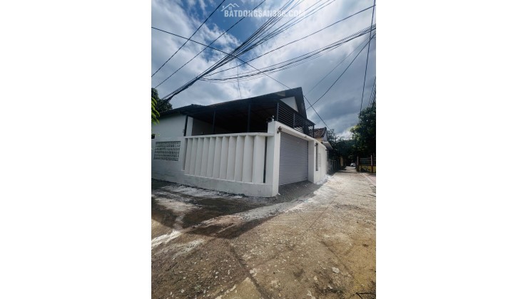 Nhà căn góc phường Tây Nha Trang  cách 23/10 50m đường ô tô tận nơi đối diện trường Mầm non Vĩnh Trung 

Tổng dt : 170m2. Sổ 120m2 full đất ở đô