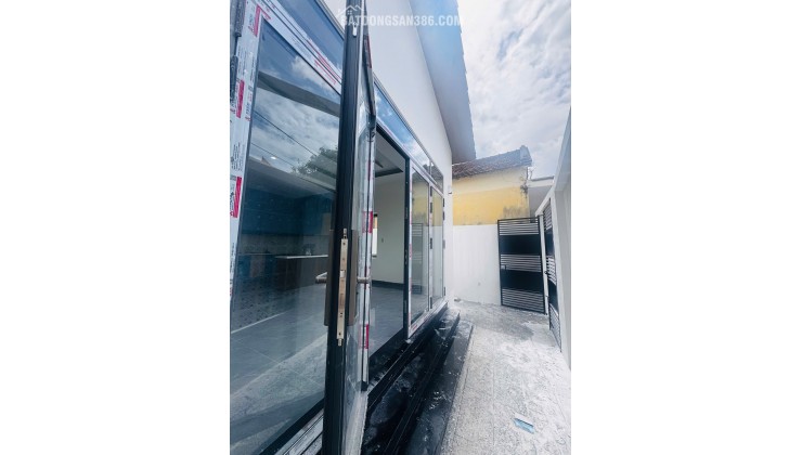 Nhà căn góc phường Tây Nha Trang  cách 23/10 50m đường ô tô tận nơi đối diện trường Mầm non Vĩnh Trung 

Tổng dt : 170m2. Sổ 120m2 full đất ở đô