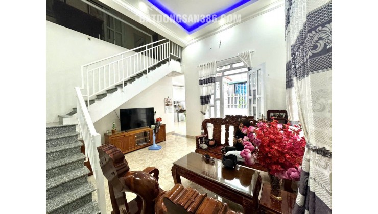 BÁN NHÀ MẶT TIỀN HÒN RỚ 1 – TRỤC ĐƯỜNG CHÍNH TÔN ĐỨC THẮNG, PHƯỚC ĐỒNG – NHA TRANG

- Diện tích: 76,3² (ngang 5m)
Diện tích thực tế lên tới 97,3m2