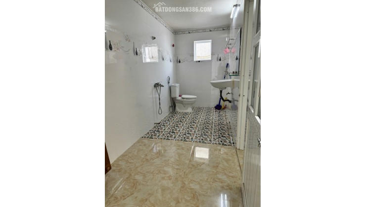 BÁN NHÀ MẶT TIỀN HÒN RỚ 1 – TRỤC ĐƯỜNG CHÍNH TÔN ĐỨC THẮNG, PHƯỚC ĐỒNG – NHA TRANG

- Diện tích: 76,3² (ngang 5m)
Diện tích thực tế lên tới 97,3m2