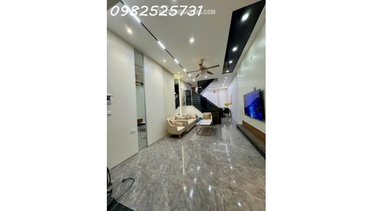 Bán nhà Hoàng Văn Thái - Ô tô vào nhà - 15,9 tỷ 45m2 5 tầng - sổ đỏ nở hậu