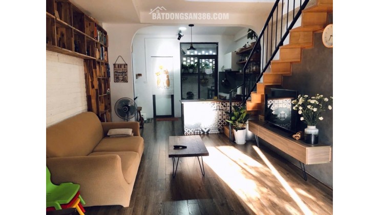 Bán nhà 2T Ngọc Thuỵ, nhà đẹp 46m x 4m ở luôn, oto tránh ngay cổng. chỉ nhỉnh 5 tỷ còn tl. LH 0936123469