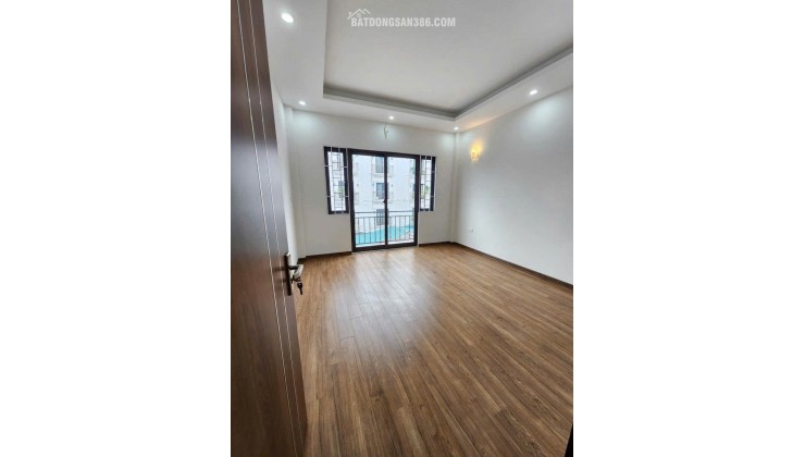 Cần bán gấp nhà Văn Miếu 46m 6 tầng, thang máy, gần ô tô hơn 12 tỷ