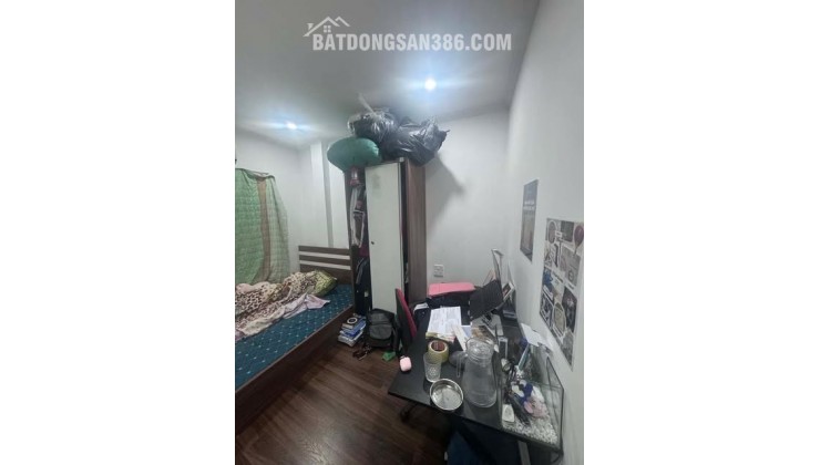 -Khu vực đang phát triển mạnh, tiện ích đầy đủ, xung quanh nhiều trường ĐH, CĐ.

-Nhà 5 tầng, thoáng trước sau, thiết kế: