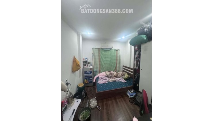 -Khu vực đang phát triển mạnh, tiện ích đầy đủ, xung quanh nhiều trường ĐH, CĐ.

-Nhà 5 tầng, thoáng trước sau, thiết kế: