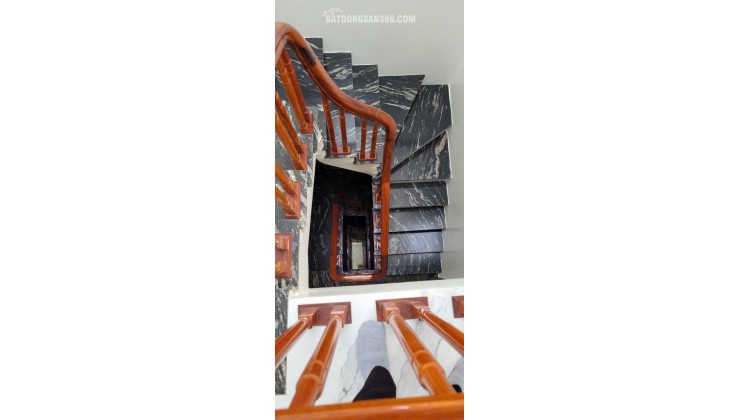 Bán Nhà Hiếm Khu Nguyễn Sơn – 60m² – 5 Tầng Thang Máy – 6 Phòng Ngủ – Khu Hàng Không Dân Trí Cao – Long Biên