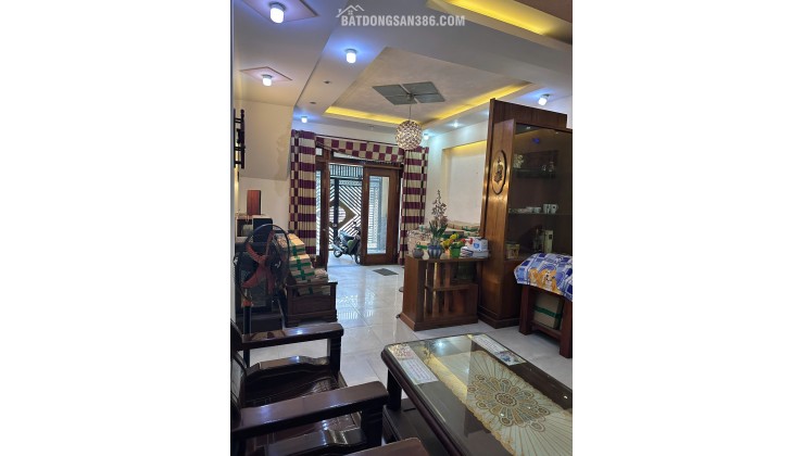 Nhà HXH đường ĐHT02, sát chợ, 5 x 18m, 4 tấm, 7 PN