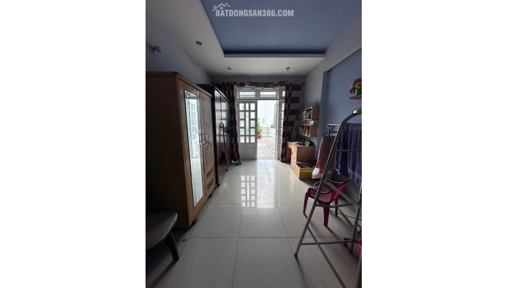 Nhà HXH đường ĐHT02, sát chợ, 5 x 18m, 4 tấm, 7 PN