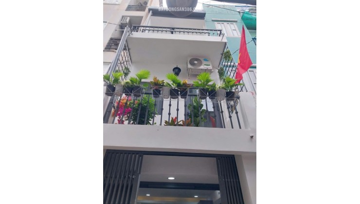 Quận 3 - CMT8- 3 tầng - Hẻm 3M - Giá 4.8 Tỷ