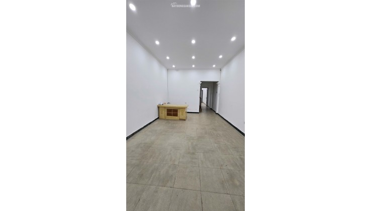 Cho thuê nhà ngõ 110 Trung Kính, DT 92m2 x 5 Tầng, Mặt tiền 4.2m, 9 phòng, Đường 12m, ô tô đỗ cửa.