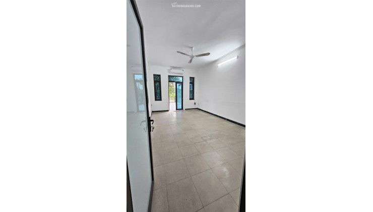 Cho thuê nhà ngõ 110 Trung Kính, DT 92m2 x 5 Tầng, Mặt tiền 4.2m, 9 phòng, Đường 12m, ô tô đỗ cửa.