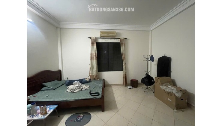 Bán nhà Đức Giang, ngõ ô tô. Có gara để ô tô. 84.3m . Nhiều tiện ích xung quanh . Gía 14.2 tỷ ( có tl )