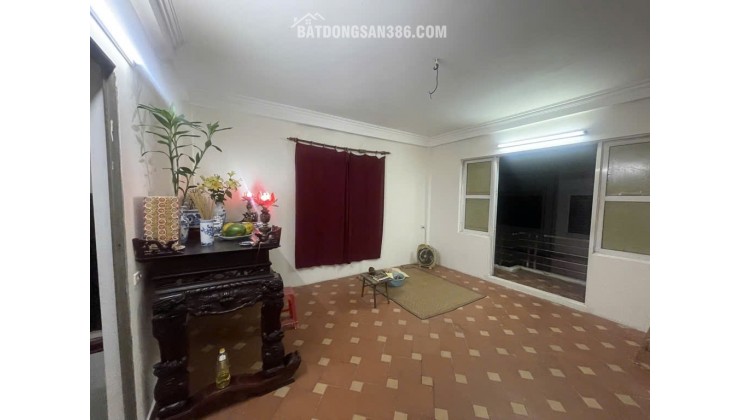 Bán nhà Đức Giang, ngõ ô tô. Có gara để ô tô. 84.3m . Nhiều tiện ích xung quanh . Gía 14.2 tỷ ( có tl )