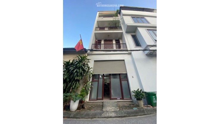 Bán nhà phân lô Ngọc Thụy – Long Biên. Diện tích 55m², 4 tầng, mặt tiền 4m, ô tô tránh, có ô chờ thang máy, giá 15.x tỷ.