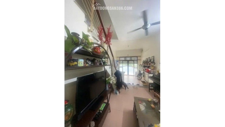 Bán nhà phân lô Ngọc Thụy – Long Biên. Diện tích 55m², 4 tầng, mặt tiền 4m, ô tô tránh, có ô chờ thang máy, giá 15.x tỷ.