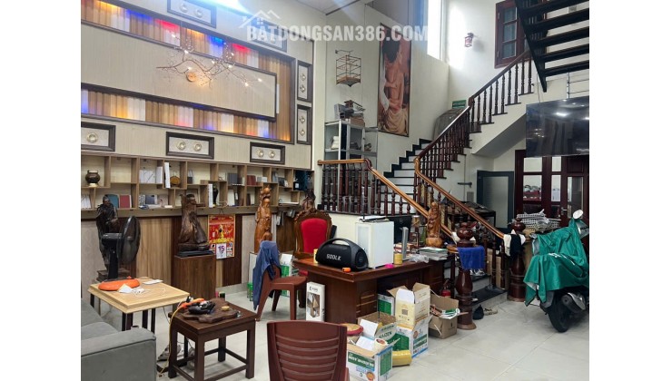 VỪA Ở, VỪA LÀM VP KD, SHOWROOM
Bán nhà 3 tầng mặt tiên đường lê Hồng Phong, Nam Nha Trang (Phước long cũ)