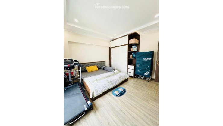 Bán nhà Ngọc Thụy, 36m. Ô tô đỗ cổng. Gần cầu Long Biên và Chương Dương. Chợ và trường học xung quanh. Nhiều tiện ích . Chủ chào 7.7 tỷ ( có tl)