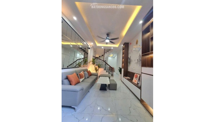 BÁN NHÀ KIM  GIANG -HOÀNG ĐẠO THÀNH MỚI TINH 37M *4 tẦNG  *8.5 TỶ ,  4 ngủ đủ  công năng,  full nội thất chỉ việc xách balo về ở