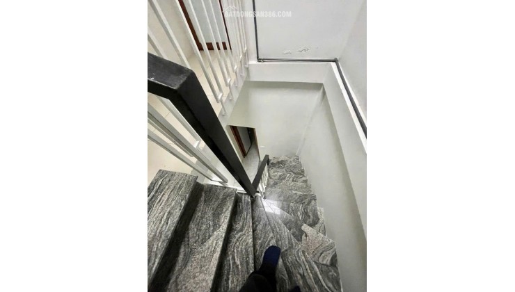 MẶT NGÕ KINH DOANH TẤP NẬP - Ô TÔ RA VÀO THOẢI MÁI - TRUNG TÂM ĐỐNG ĐA