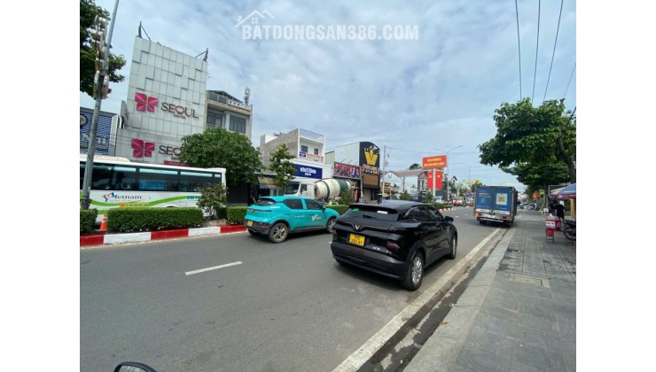 BÁN ĐẤT MẶT TIỀN DĨ AN GIÁ RẺ NGAY TRUNG TÂM HÀNH CHÍNH DĨ AN 150M2 ( 5 X 30 ) GIÁ : 6.8 TỶ.