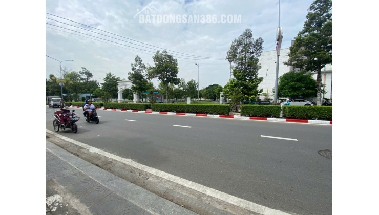 BÁN ĐẤT MẶT TIỀN DĨ AN GIÁ RẺ NGAY TRUNG TÂM HÀNH CHÍNH DĨ AN 150M2 ( 5 X 30 ) GIÁ : 6.8 TỶ.