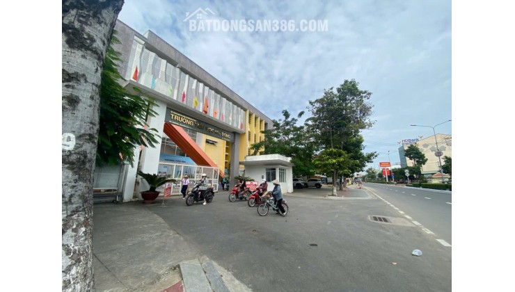 BÁN ĐẤT MẶT TIỀN DĨ AN GIÁ RẺ NGAY TRUNG TÂM HÀNH CHÍNH DĨ AN 150M2 ( 5 X 30 ) GIÁ : 6.8 TỶ.