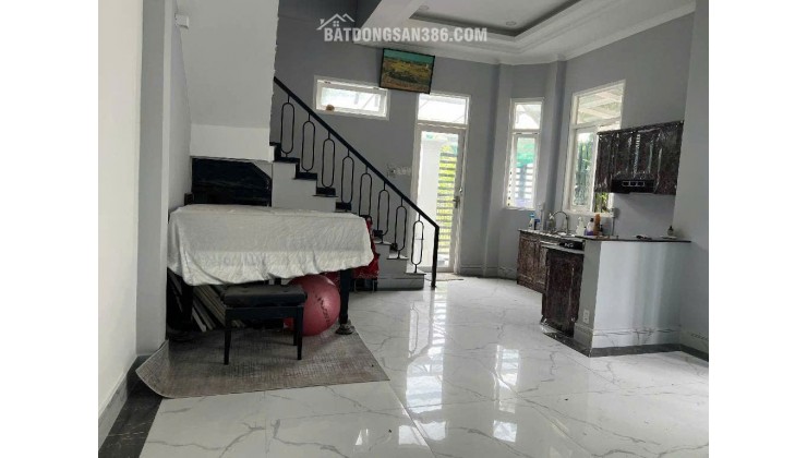 Căn góc 2 mặt tiền đẹp đường Trường Lưu,Long Trường,Quận 9nhỉnh 7ty
- Diện tích 73m ngang 7.5 x dài 10m 
- Kết cấu 1 trệt 2 lầu 4 phòng ngủ