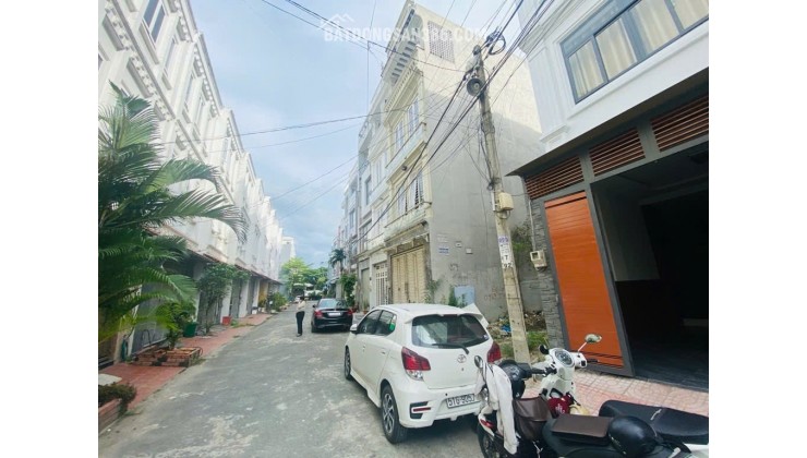 NHÀ 4 TẦNG  4PN. Oto ngủ trong nhà . Hẻm oto tránh