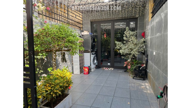 CHÍNH CHỦ BÁN NHÀ TẬP THỂ LÔ GÓC Đường Đê La Thành, P. Thổ Quan, Đống Đa, Hà Nội