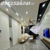 Bán nhà Hoàng Văn Thái - Ô tô vào nhà - 15,9 tỷ 45m2 5 tầng - sổ đỏ nở hậu