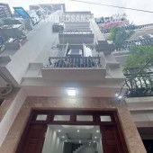 -Khu vực đang phát triển mạnh, tiện ích đầy đủ, xung quanh nhiều trường ĐH, CĐ.

-Nhà 5 tầng, thoáng trước sau, thiết kế: