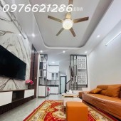  BÁN NHÀ LÔ GÓC SIÊU ĐẸP VIỆT HƯNG – 32M², MT 4M – GẦN PHỐ, Ô TÔ TRÁNH, KINH DOANH ĐỈNH – GIÁ 6X TỶ