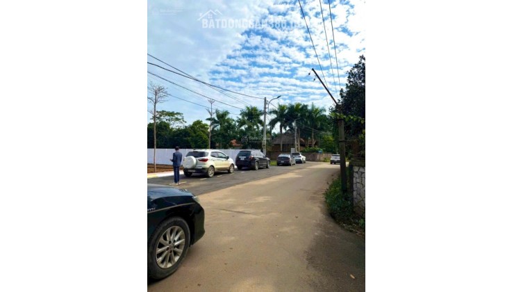 Tôi cần bán mảnh đất trục chính kinh doanh đường rộng 7m, full thổ cư sổ hồng hà nội, gần Cổng ĐHQG