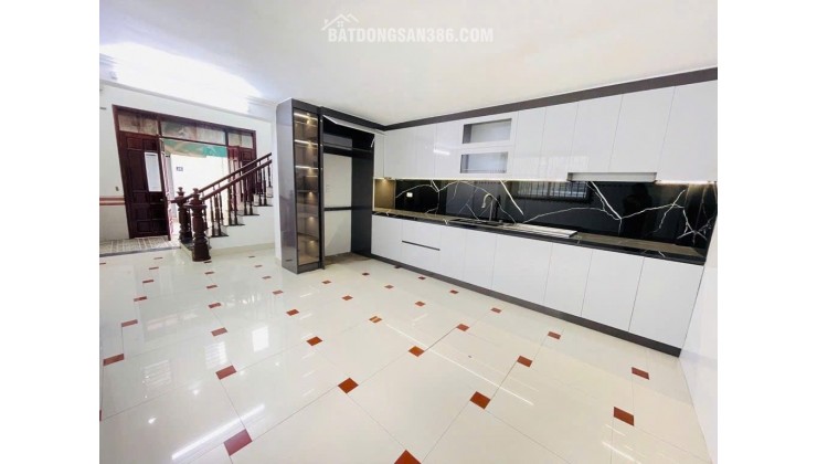 HOÀNG MAI GIÁP HAI BÀ – Ô TÔ TRÁNH – KINH DOANH – LÔ GÓC NỞ HẬU