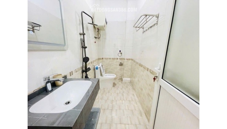 HOÀNG MAI GIÁP HAI BÀ – Ô TÔ TRÁNH – KINH DOANH – LÔ GÓC NỞ HẬU